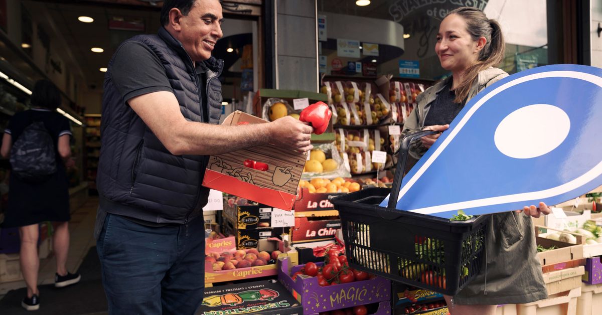 Free first use: Ali Haider (BOTH CORRECT), owner of Stalks and Stems Florist and Greengrocers, left, chats with customer Giuliana Torpiano (BOTH CORRECT). The business, on Pollokshaws Road, Glasgow, is one of several in Shawlands promoting the Scotland Loves Local campaign, encouraging people to choose local and back businesses in their community as part of the national recovery from the Covid-19 pandemic. The campaign is spearheaded by Scotland's Towns Partnership.

Media enquiries to Chris Story on 07375 065 728 / chris@messagematters.co.uk