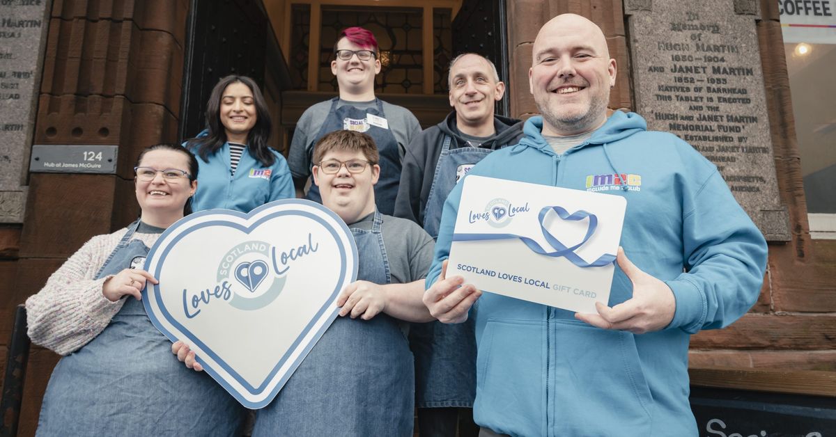 Scotland's Community Wealth Minister, Tom Arthur MSP, today announced a £250,000 investment by the Scottish Government in the Scotland Loves Local Gift Card programme. The announcement was supported by a visit to Social Blend, a cafe run by the social enterprise Include Me Too in Barrhead, East Renfrewshire. Friday March 24th 2023Picture: Jamie Simpson / Scotland's Towns Partnership
